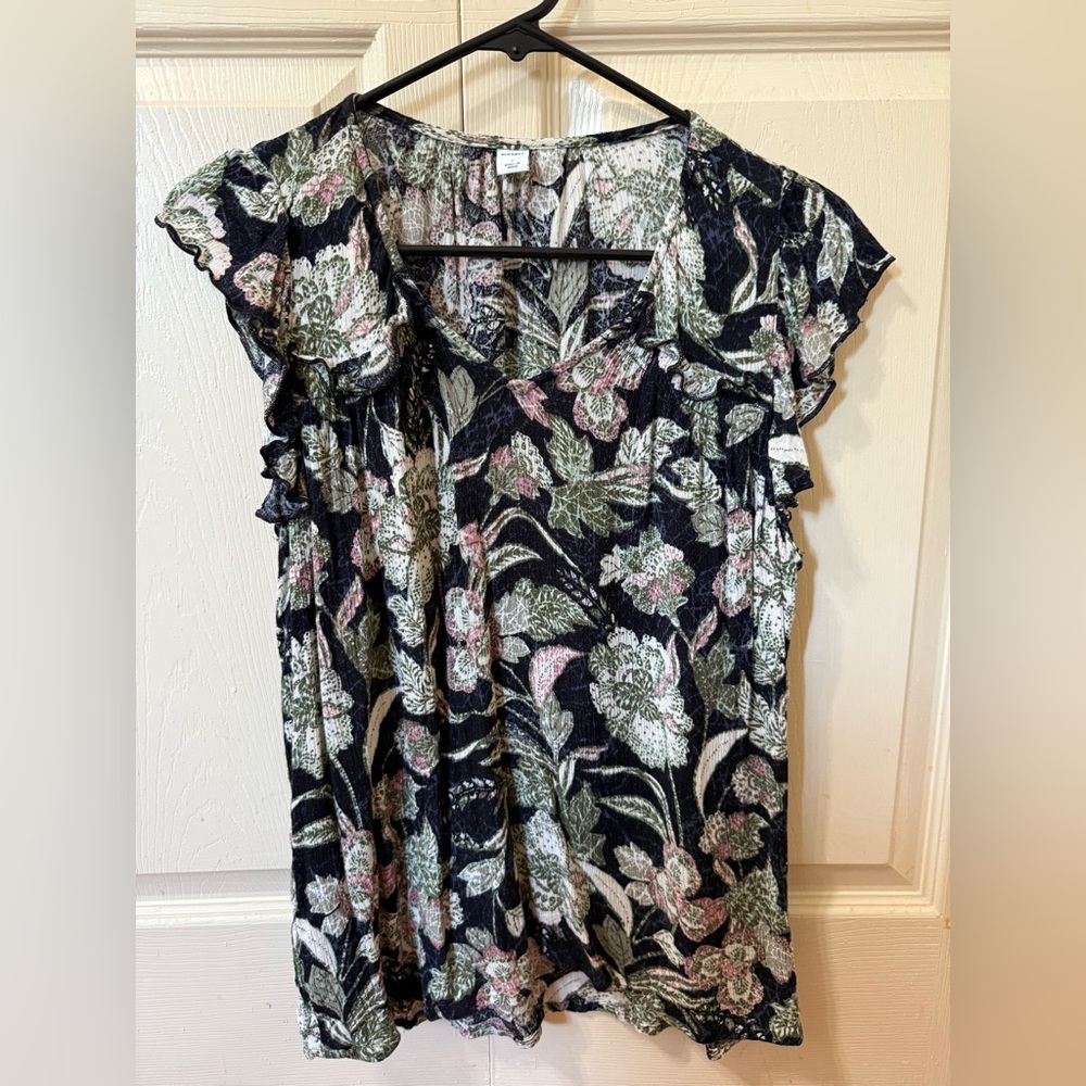Black floral ruffle top from Old Navy size small